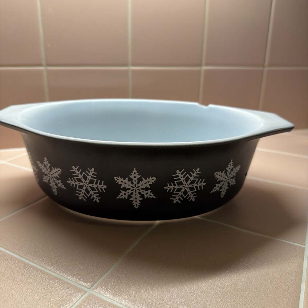 VTG Pyrex Black And White Snowflake Open 1.5 Qt Oval Casserole Baking Dish Rare